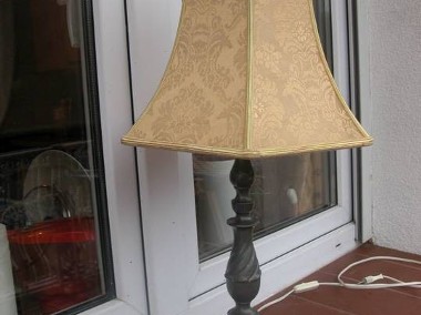 lampka/ lampa na ozdobnej nodze z metalu-1