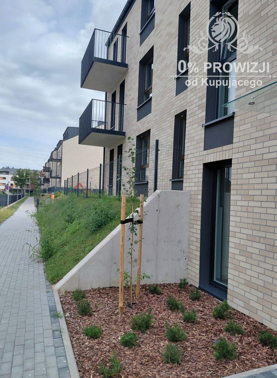 Kawalerka z ogródkiem w zielonej i spokojnej okolicy z ogrzewaniem miejskim - Więcej