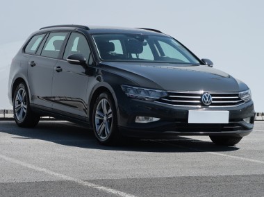 Volkswagen Passat B8 , Salon Polska, Serwis ASO, Klimatronic, Tempomat, Parktronic-1