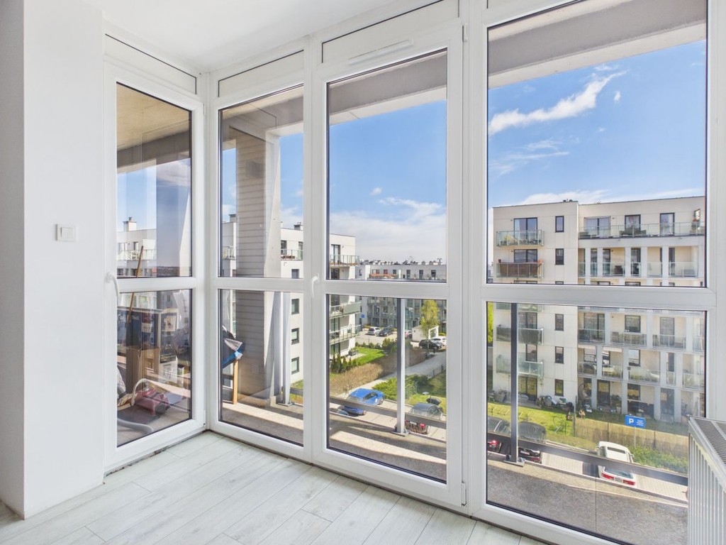 2 pokoje | duży balkon | miejsce na 2 auta – další