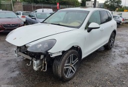 Porsche Cayenne II Pali i jeździ