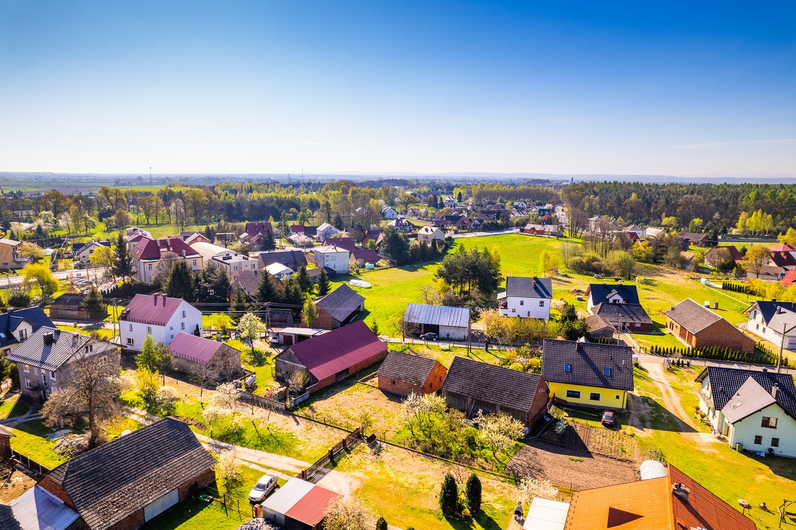 Dziewin gmina Drwinia - dziala budowlana 8 ar z murowanym budynkiem gospodarczym - Więcej