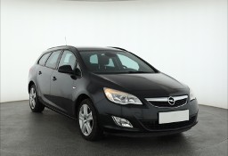 Opel Astra J , Klima, Tempomat, Parktronic, Podgrzewane siedzienia