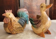 Ręcznie rzeźbione i malowane figury Koguta i Kaczki lite drewno rustykalny styl