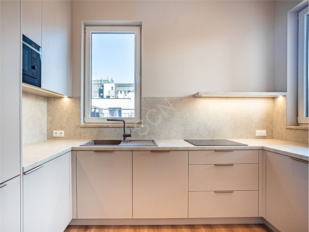 3 pokoje, 53 m² tarasu i ponad 3 m wysokości