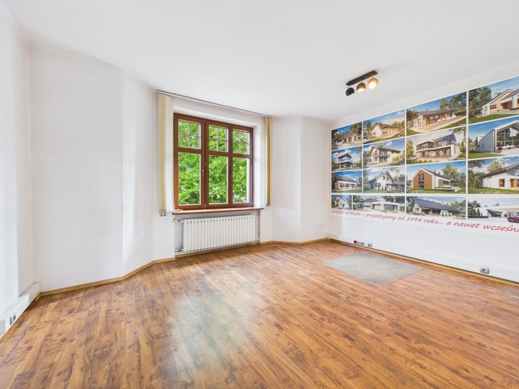 Nieruchomość willowa, atrium / 906 m² działki / 2 budynki / wielofunkcyjne – další