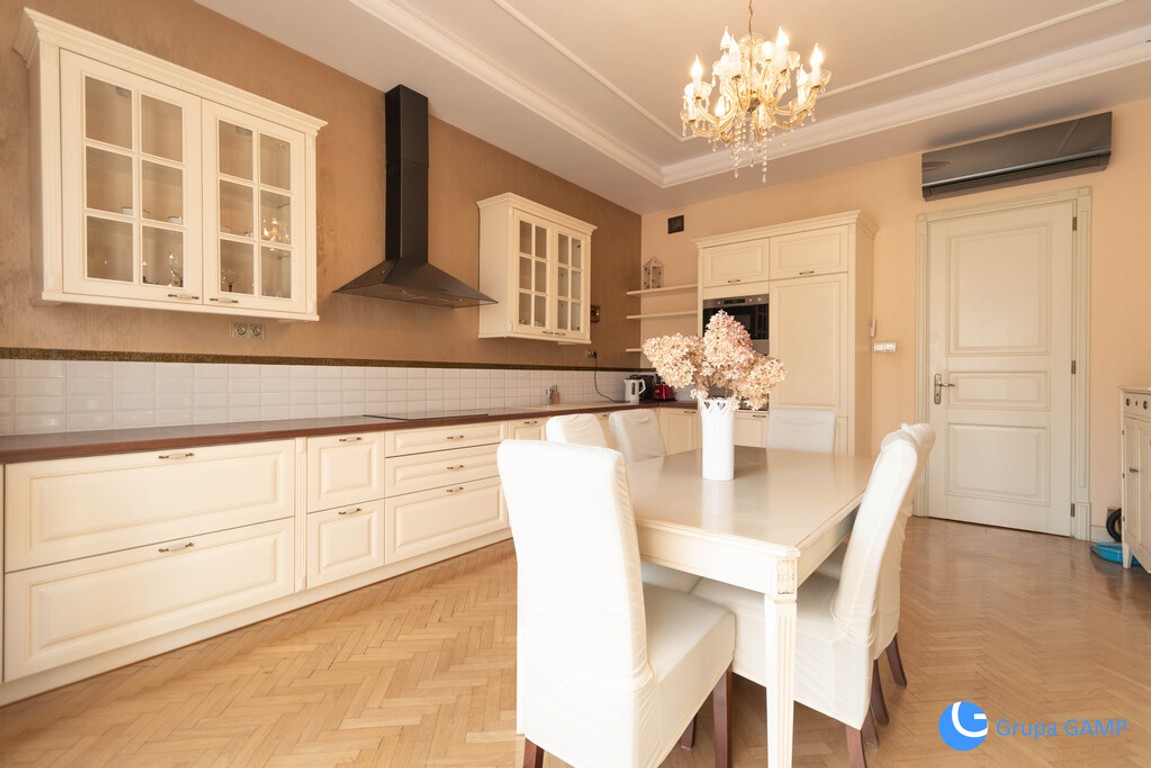 3-pok.104 m², Stare Miasto, ul. Wielopole, balkon. - Więcej