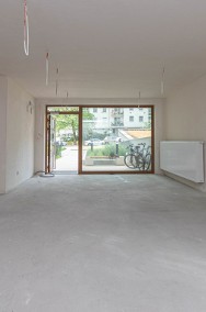 Lokal parterowy z witryną 70 m2-2