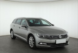 Volkswagen Passat B8 , Skóra, Navi, Klimatronic, Tempomat, Parktronic,