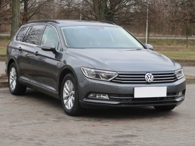 Volkswagen Passat B8 , Serwis ASO, Klimatronic, Parktronic, Podgrzewane siedzienia-1