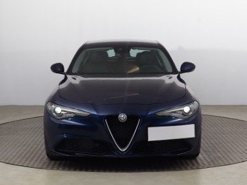 Alfa Romeo Giulia , Salon Polska, Serwis ASO, Automat, Skóra, Navi, Xenon,