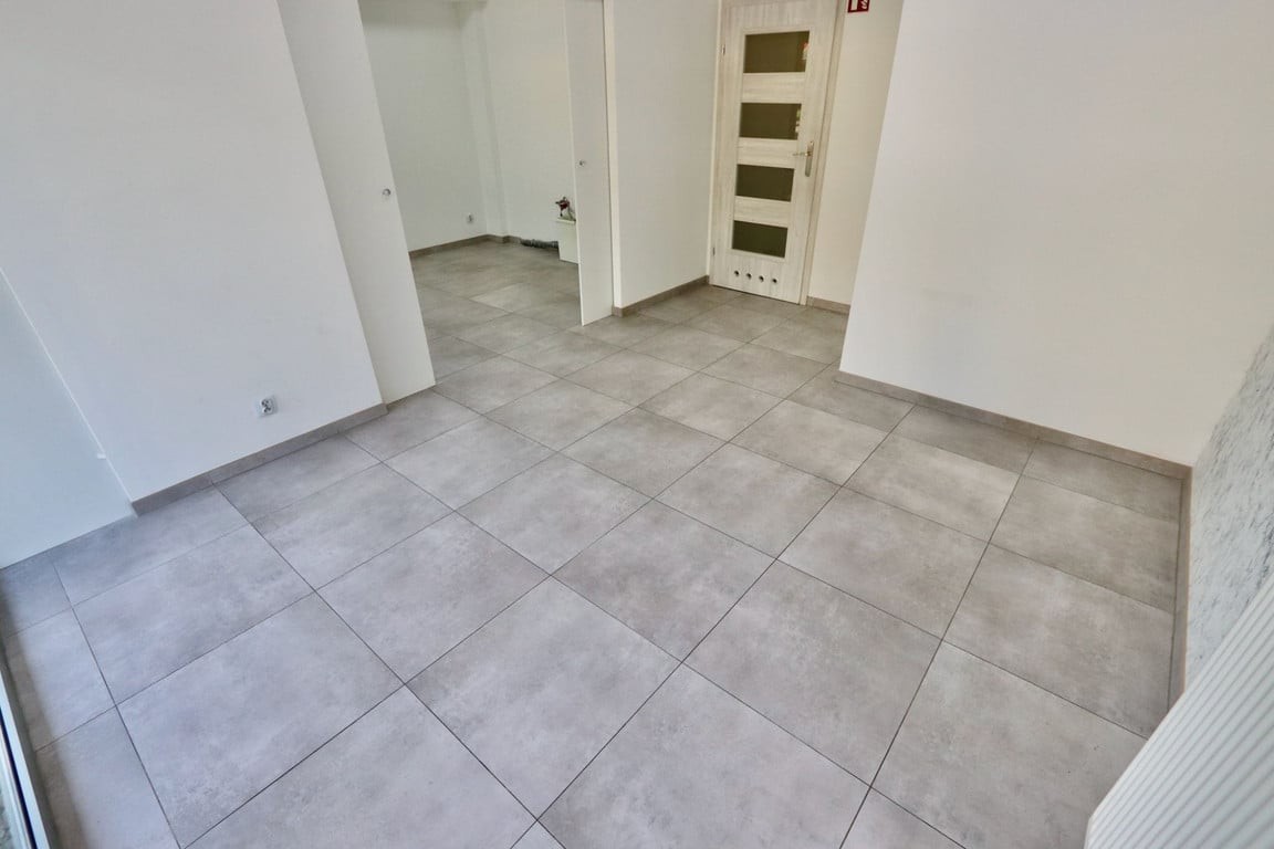 Lokal użytkowy z ogólnodostępnym parkingiem dla klientów, blisko centrum - Widok 3