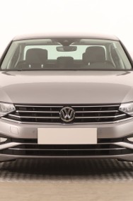 Volkswagen Passat B8 , Salon Polska, 1. Właściciel, VAT 23%, Navi, Klimatronic,-2