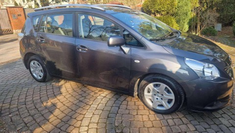 TOYOTA VERSO 7 - osobowa silnik 2.0 diesel