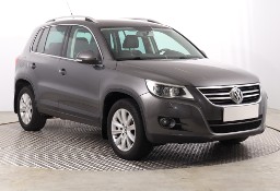 Volkswagen Tiguan , Salon Polska, Xenon, Bi-Xenon, Klimatronic, Parktronic