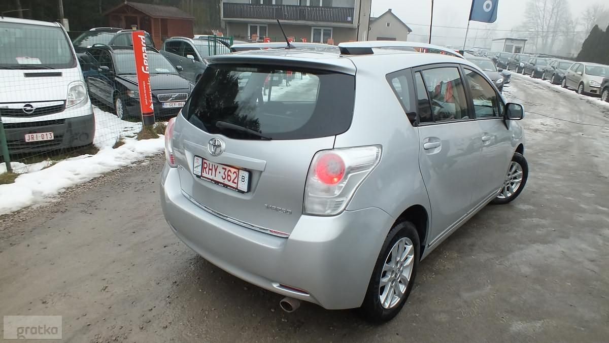 Toyota verso компактвэны