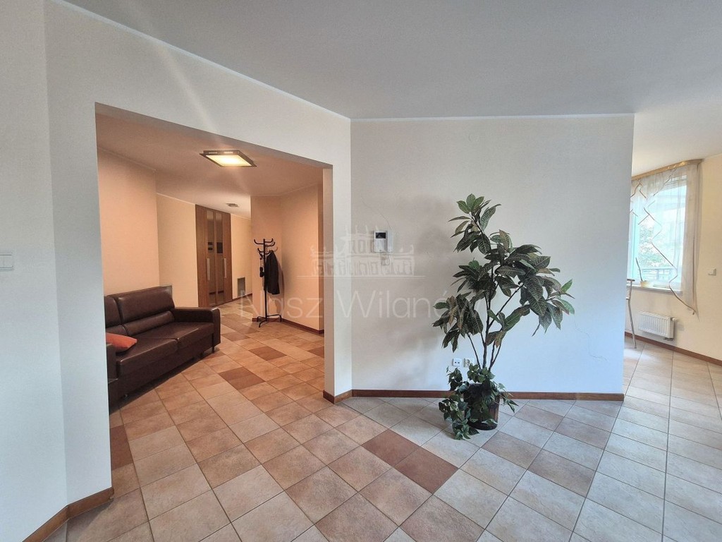 Zaskakująco ciche 4 pokojowe w centrum - Widok 2