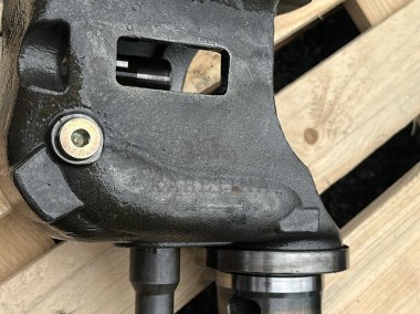 Kołyska skrzyni biegów 581006M VARIOPOWER CLAAS SCORPION-1