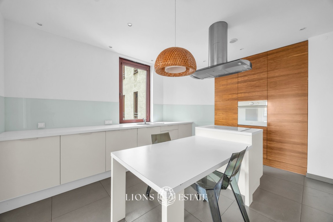 153,7 m² | 4 pokoje | 2 miejsca postojowe – další