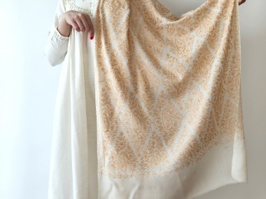 Duży szal szalik orientalny biały kremowy złoty wzór indyjski arabski-1