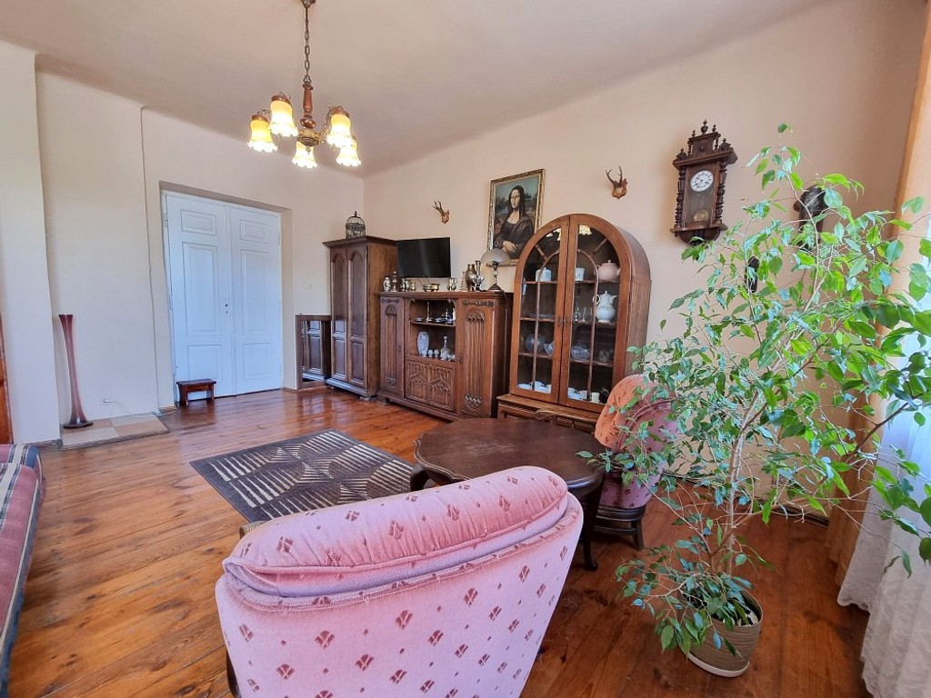 Przedwojenna kamienica/188 m²/dz. 4 ary/Centrum - Więcej