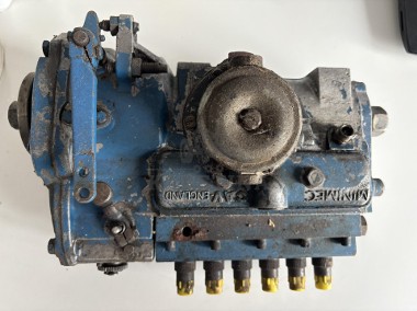 Ford TW25 - pompa wtryskowa paliwa-1