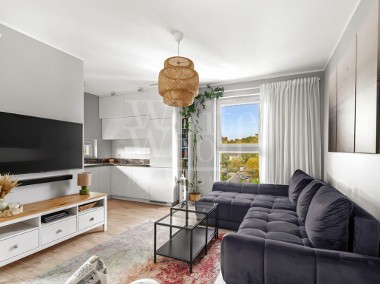 <p>Mieszkanie w nowoczesnym wieżowcu z widokiem</p>-1