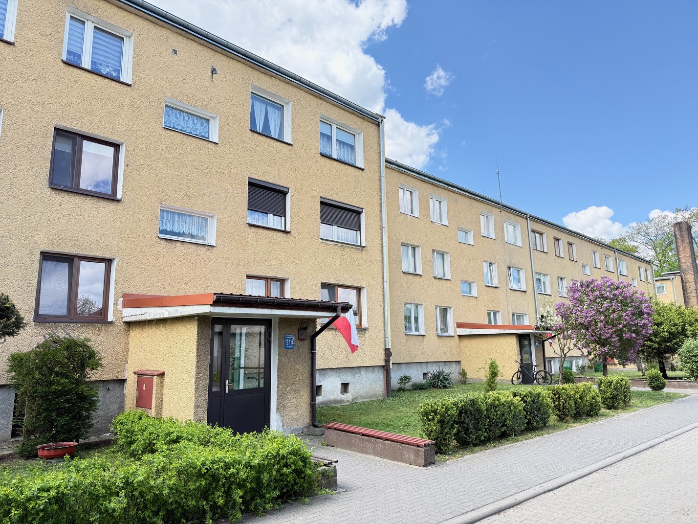 Wyjątkowa nieruchomość – mieszkanie+ garaż + budynek gosp.+ piękny sad