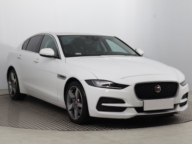 Jaguar XE I , Salon Polska, Serwis ASO, 180 KM, Automat, Skóra, Navi,-1