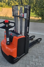Sztaplarka elektryczna z niskim masztem. Toyota SWE paleciak masztowy, podnośnik-2