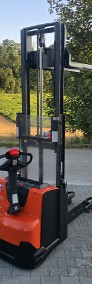 Sztaplarka elektryczna z niskim masztem. Toyota SWE paleciak masztowy, podnośnik-4