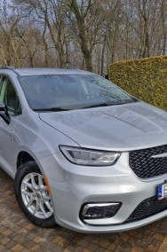 Chrysler Pacifica-2