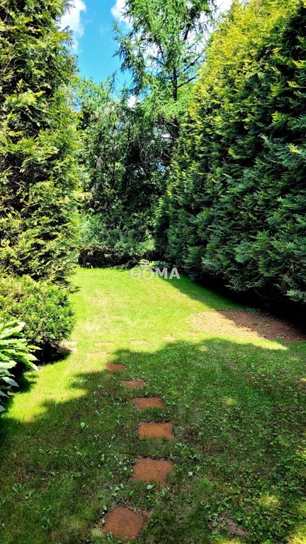 Wyjątkowy dom w Wesołej z ogrodem otulony lasem - Widok 3