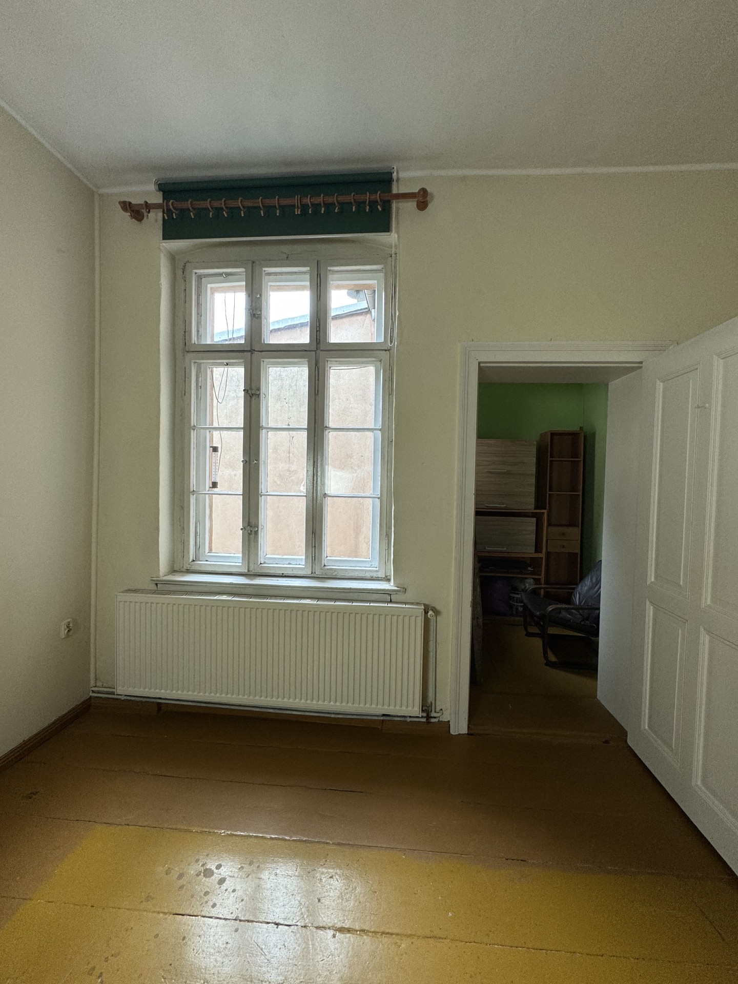 Mieszkanie 4 pokojowe w kamienicy. Na wynajem, do zamieszkania, na inwestycje. - Widok 4