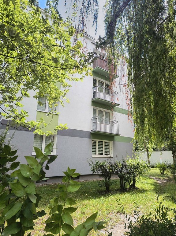 Jednopokojowe z osobna kuchnia oraz garderobą