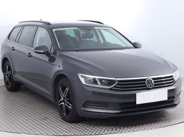 Volkswagen Passat B8 , Navi, Klimatronic, Tempomat, Parktronic-1