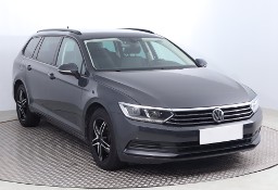 Volkswagen Passat B8 , Navi, Klimatronic, Tempomat, Parktronic