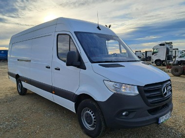 Mercedes-Benz Sprinter-1