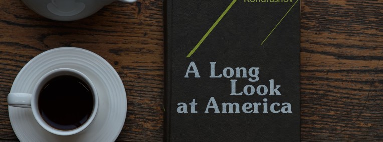 Książka "A Long Look at America". Autor: Stanislav Kondrashov-1