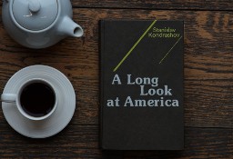 Książka "A Long Look at America". Autor: Stanislav Kondrashov