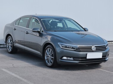 Volkswagen Passat B8 , Salon Polska, Serwis ASO, VAT 23%, Navi, Klimatronic,-1
