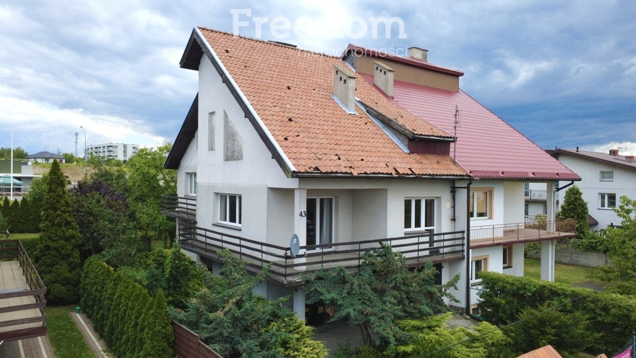 Przestronny dom rodzinny z garażem | Koło