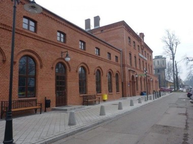 Pszczyna, Plac Dworcowy - lokal użytkowy w budynku dworca-1
