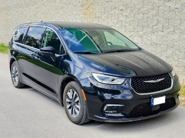 Chrysler Pacifica-1