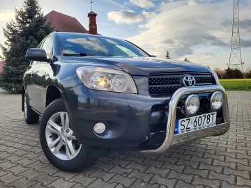 Toyota- Rav-4- 2.0-benzyna-150-km 4X4.