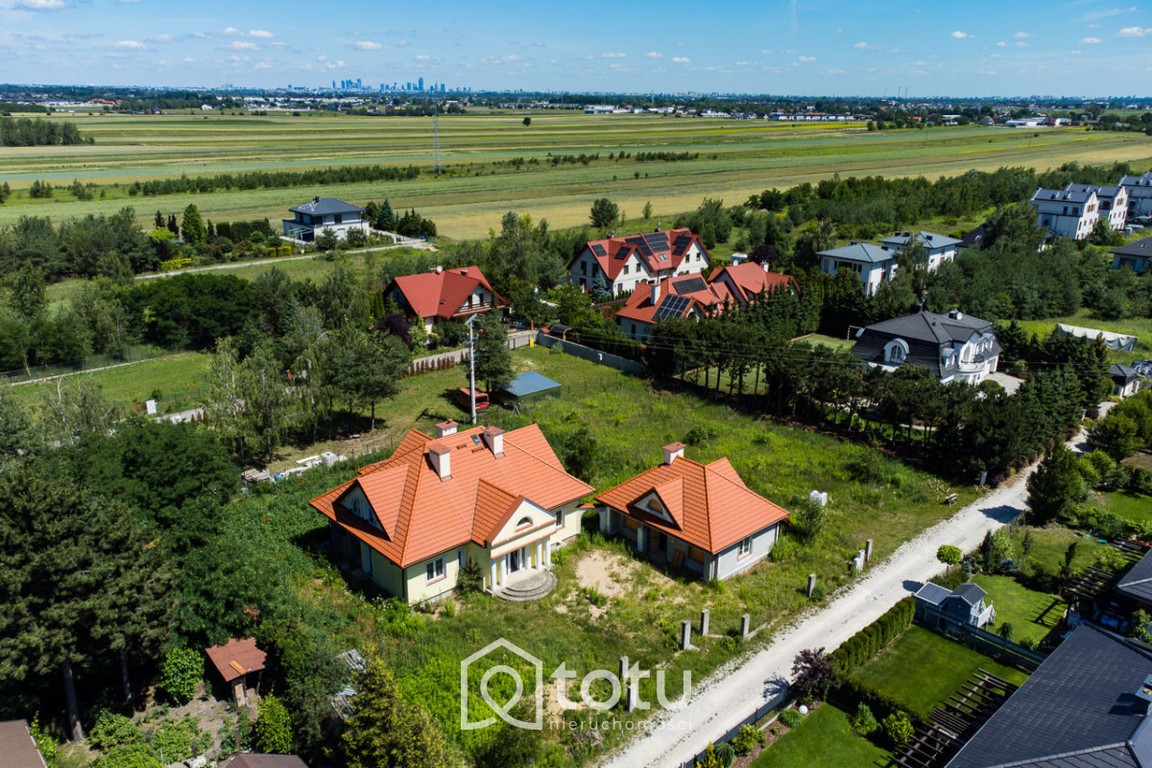 ⭐ Dom w stylu dworkowym z dużą działką 1642 m² ⭐