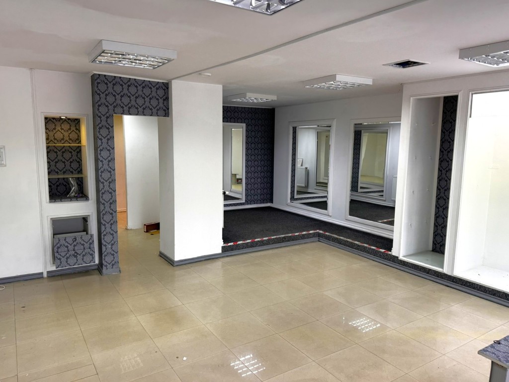 Lokal Usługowo-Handlowy 80 m² z Witryną niedaleko Manufaktury - Widok 3