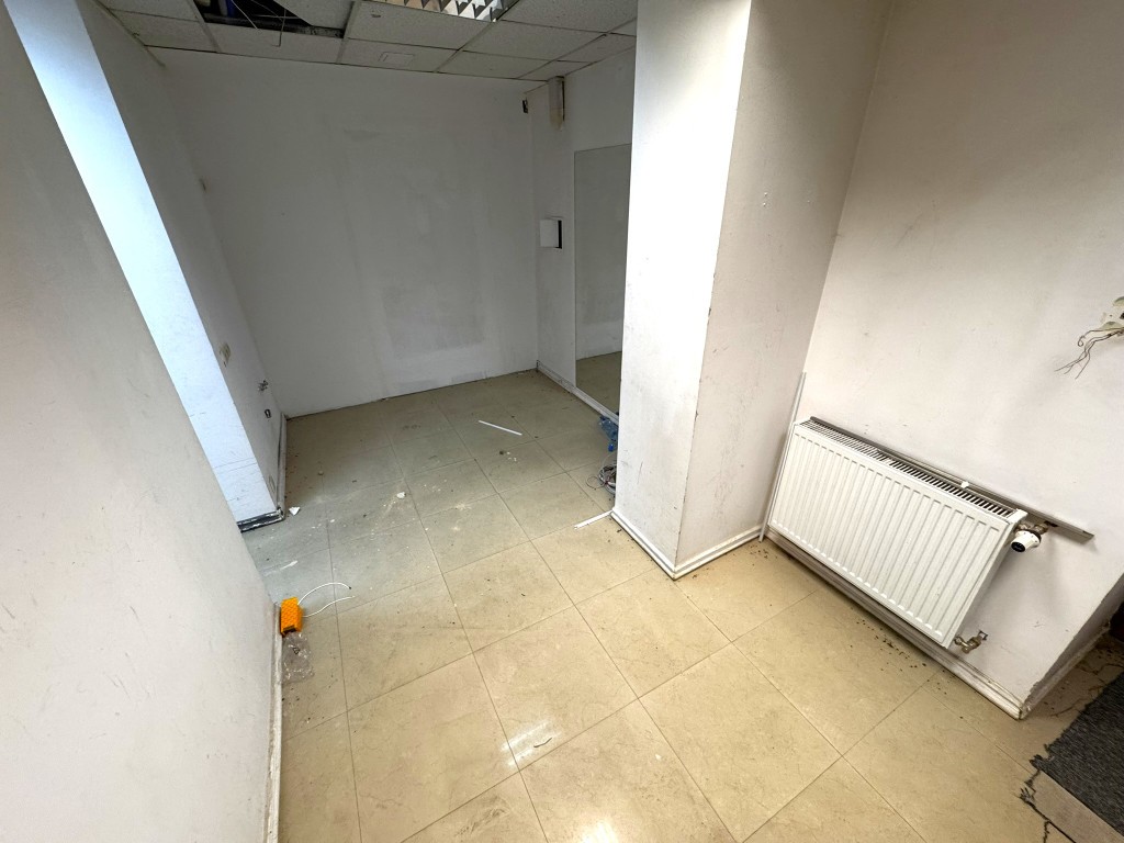 Lokal Usługowo-Handlowy 80 m² z Witryną niedaleko Manufaktury - Więcej