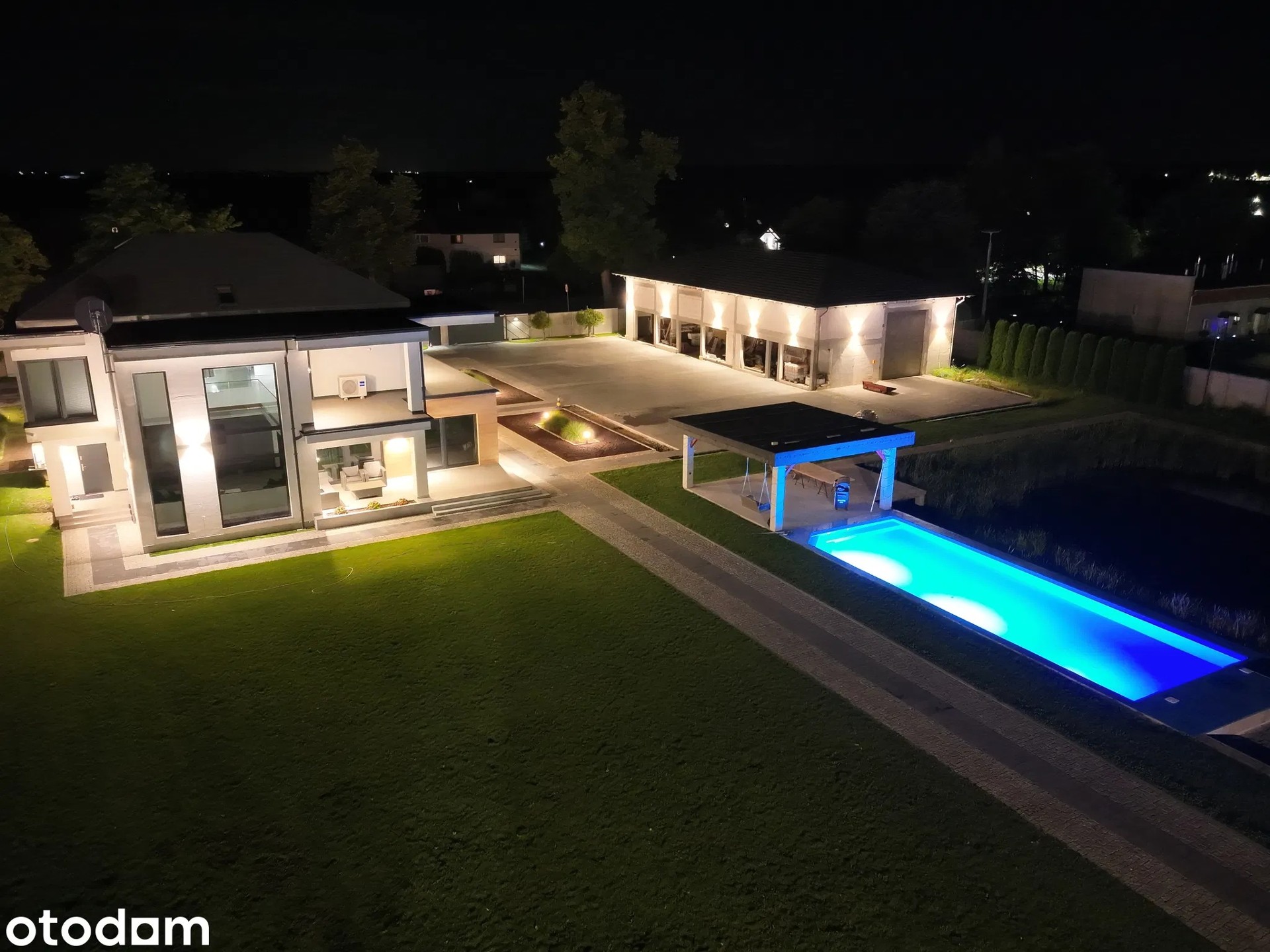 DOM WOLNOSTOJĄCY Z GARAŻEM, BASENEM, STAWEM 625m2 + HALA 280m2