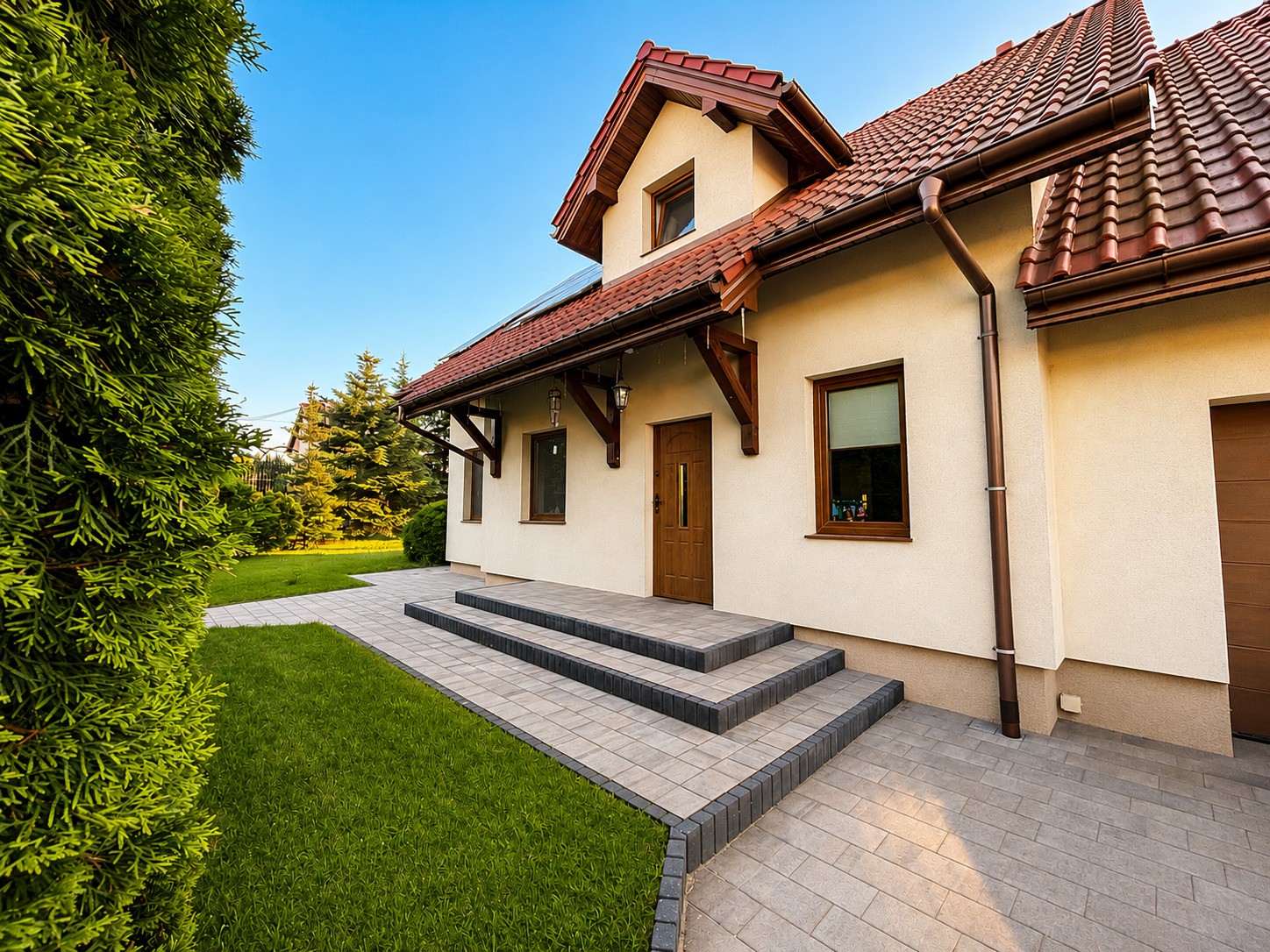 Ekonomiczny dom wolnostojący z garażem i klimatyzacją